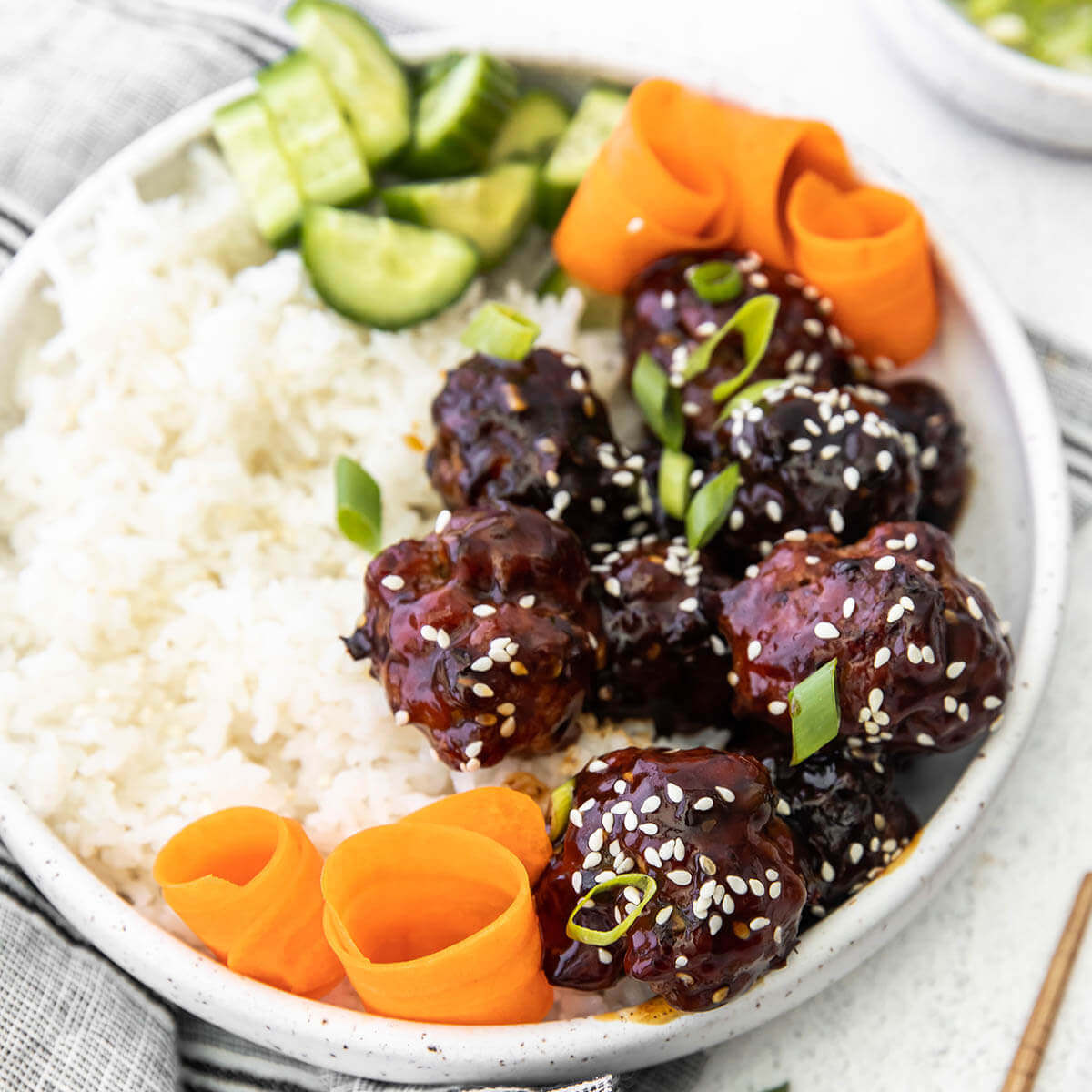 Bowl_Me_Over's tweet photo. Asian Pork Meatballs - easy to make Asian inspired meatballs made with sesame, ginger, &amp; garlic! Serve with a teriyaki sauce, these are great for an appetizers or an easy main dish. #asianmeatballs #sweetandspicy #homemademeatballs #appetizers #bowlmeover https://t.co/6tgrLolawP https://t.co/phmMKInSjW