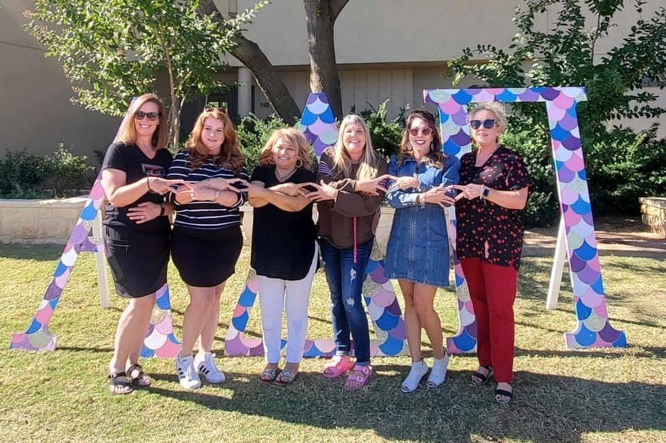 Taking a look back on the wonderful memories from our Alumnae!!💎💎

HUGE thank you to our Alumnae for all the hard work and dedication they put into our one of a kind sisterhood!!❤️🌟
#sisterhoodforlife #notjust4years #bethefirst