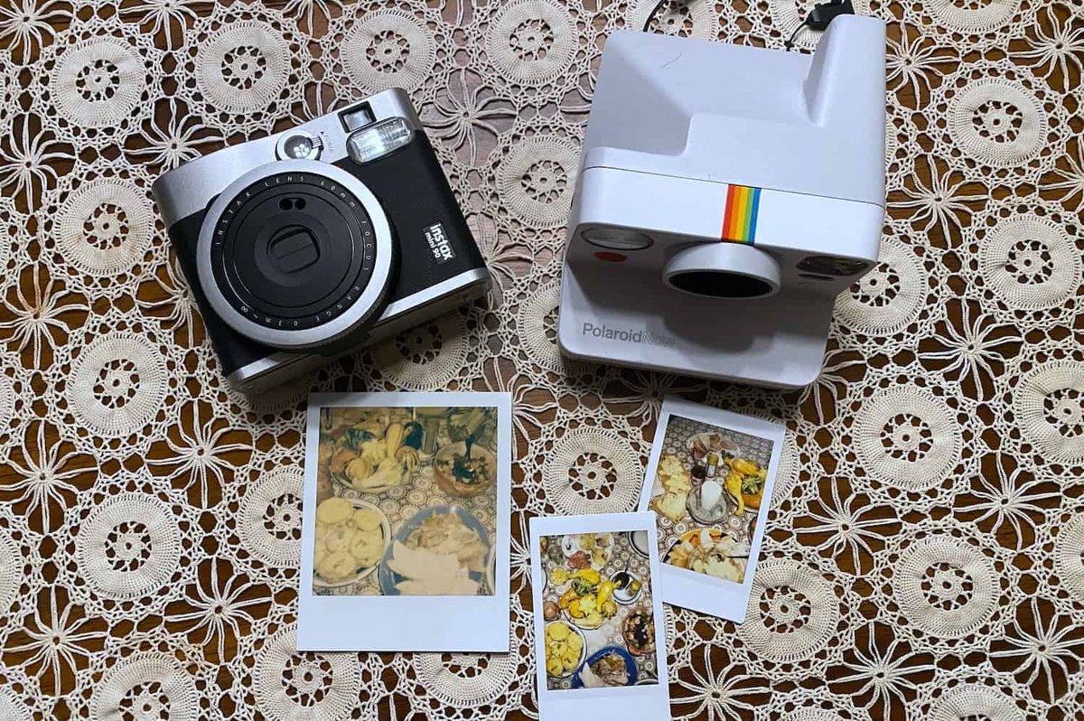 2COMMeresencomm's tweet photo. Le retour du Polaroïd me fait penser à la nouvelle popularité du vinyle🧐. Est-ce une recherche d’authenticité qui passe par un détachement du numérique? #COM1600S08A https://t.co/irBOXtFL5q