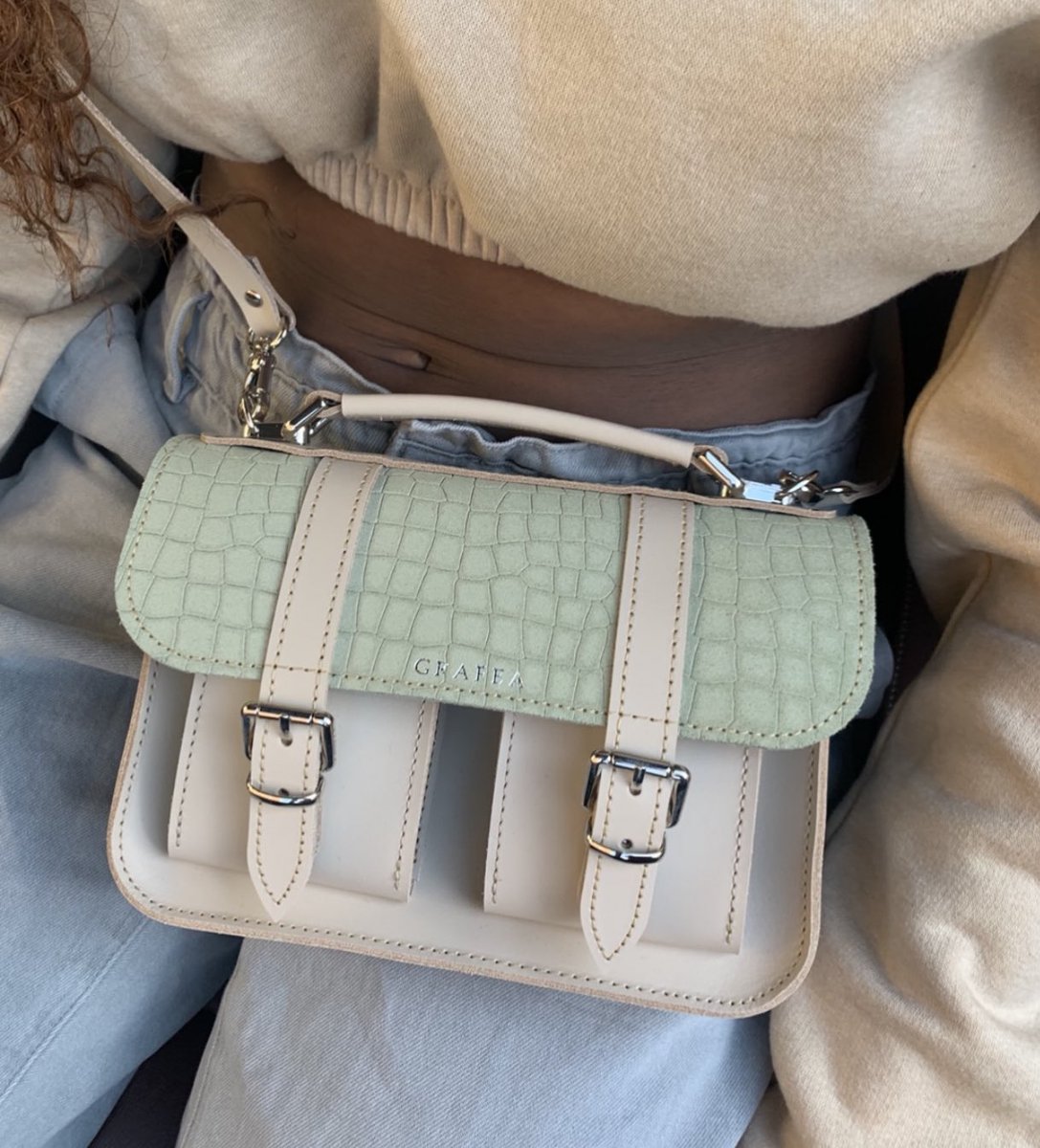 GRAFEA's tweet photo. Micro Avriel 👜 https://t.co/L1degw1ik2 https://t.co/BfucnhRjqn