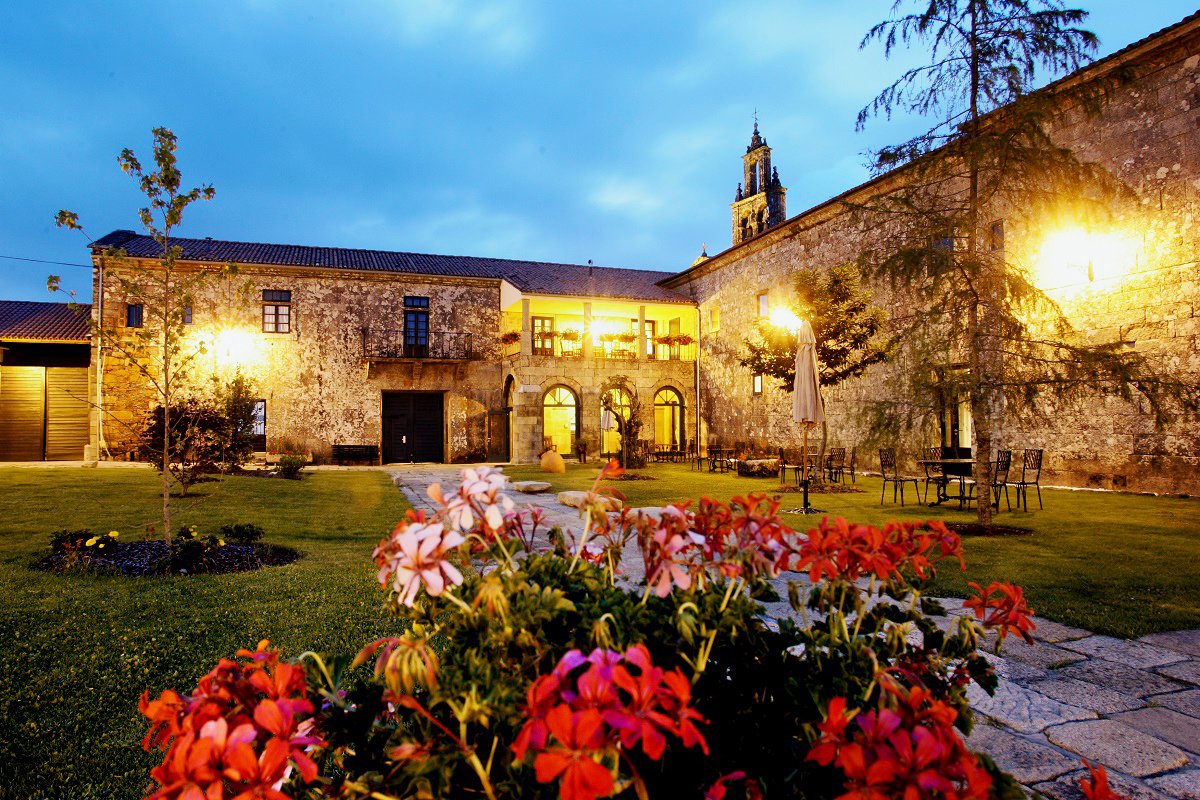 turisriasbaixas's tweet photo. O Mosteiro de #Aciveiro, en #Forcarei, é unha auténtica xoia da arquitectura románica de #PontevedraProvincia que hoxe en día est�� reconvertido nun hotel 😍
Coñece o noso patrimonio 👉 https://t.co/6NaA3YiWaS https://t.co/VqX6uPN7ZA
