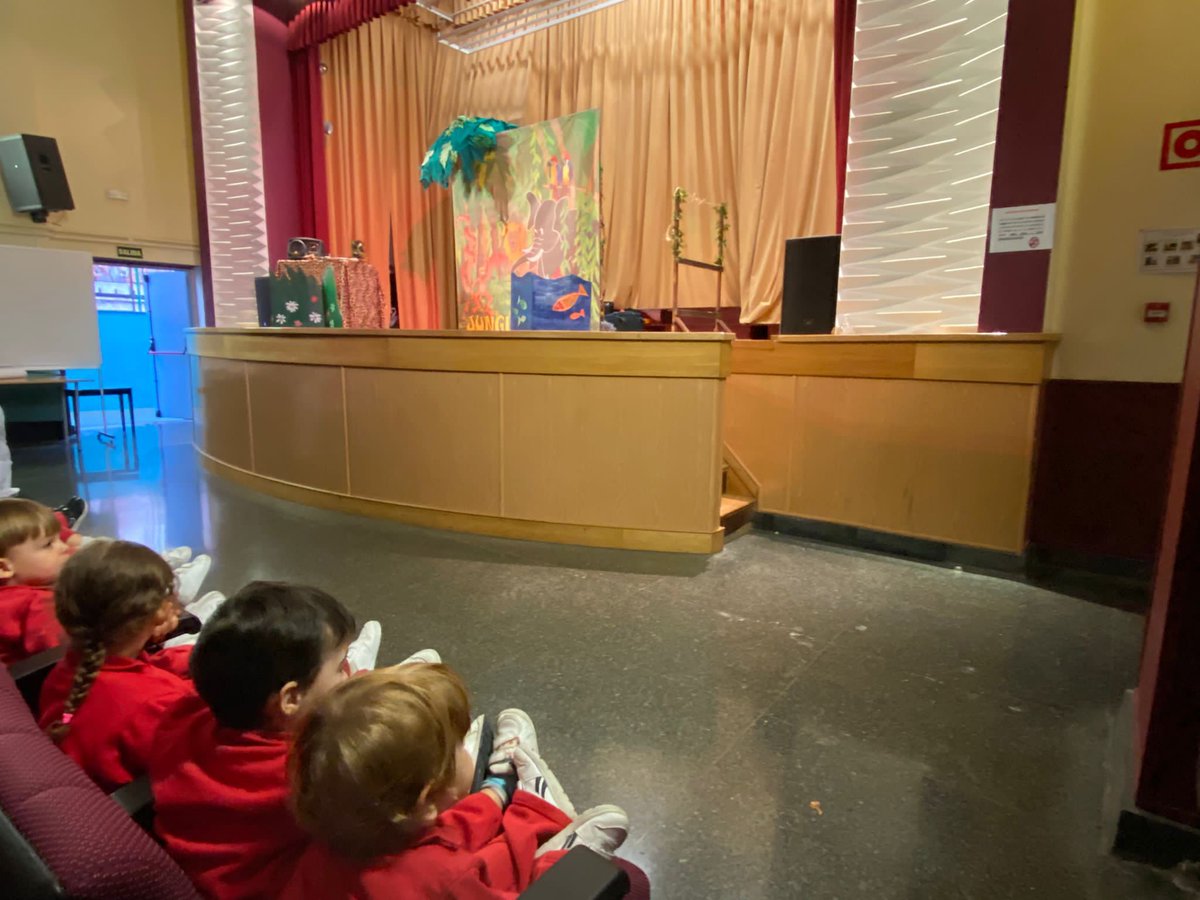 Hoy hemos disfrutado de #JungleFever una obra de #teatro en #inglés con la que hemos vivido grandes aventuras con Tam y su amigo Óscar 🇺🇸🇬🇧 #EnglishIsFun #englishlearning #English #BEDA
Mira el vídeo 👉 bit.ly/324wovb