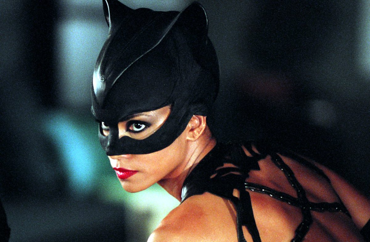 https://www.indiewire.com/2021/11/halle-berry-direct-catwoman-remake-123467...