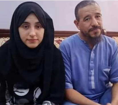 "بدروح شهلة" فتاةٌ جزائرية تحتل المرتبة الأولى عالمياً في مسابقة الروبوت التعليمي  بـ ”كوريا الجنوبية‟ وتنال الميدالية الذهبية.
والدها يفتخر بها ويقول: "أعظمُ شيء يعطيه اللهُ لك في هذه الدنيا ذريةٌ صالحة متفوقة في المجالات العلمية و الدينية".
حقٌ علينا أن نشاركهما الفرحة والدعاء.