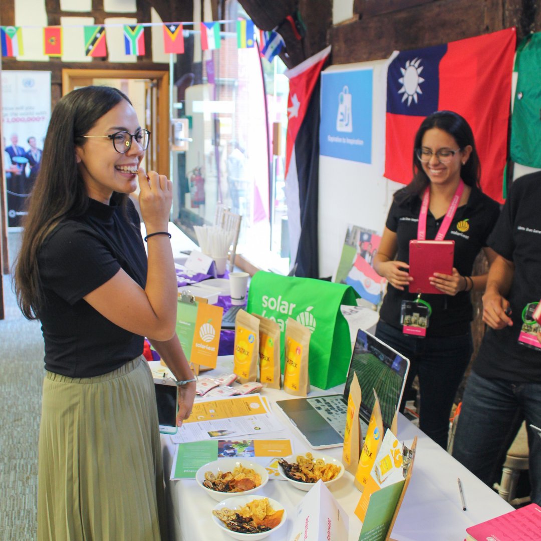 Solar4Eat's tweet photo. 𝗥𝗔𝗗𝗜𝗔𝗧𝗜𝗡𝗚 𝗛𝗔𝗣𝗣𝗜𝗡𝗘𝗦 ☀️🙌🏽😁
Our solar dehydration process allows us to offer delicious products that contain all the energy and joy that the sun transmits to us. 🌞
Have you already tried them?

#Deshidrataciónsolar
#Natural
#SOLTRIX
#Saludable
#HechoenMéxico https://t.co/NtCZ7FLI2V