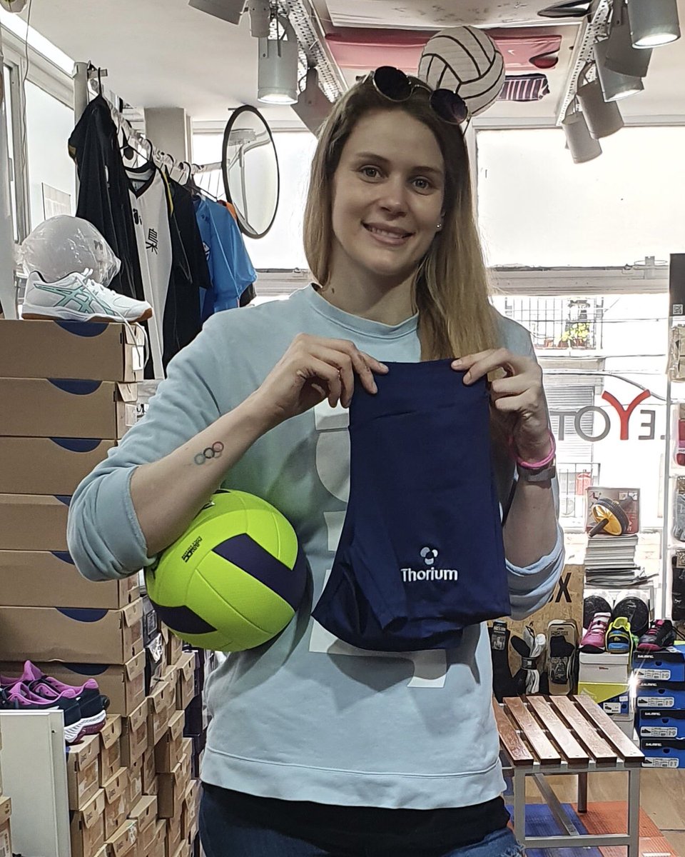 😍 Así quedamos con la visita de <a href="/luciafresco5/">Lucía Fresco</a> al 𝗘𝗦𝗣𝗔𝗖𝗜𝗢 𝗧𝗛𝗢𝗥𝗜𝗨𝗠 en <a href="/VoleyOtrosShop/">VoleyOtros Shop</a>.

✊🏼🏐