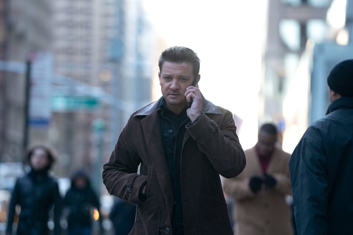 HawkeyeBrasiI's tweet photo. Jeremy Renner como Clint Barton em novas imagens de #Hawkeye https://t.co/830iRHGYn0