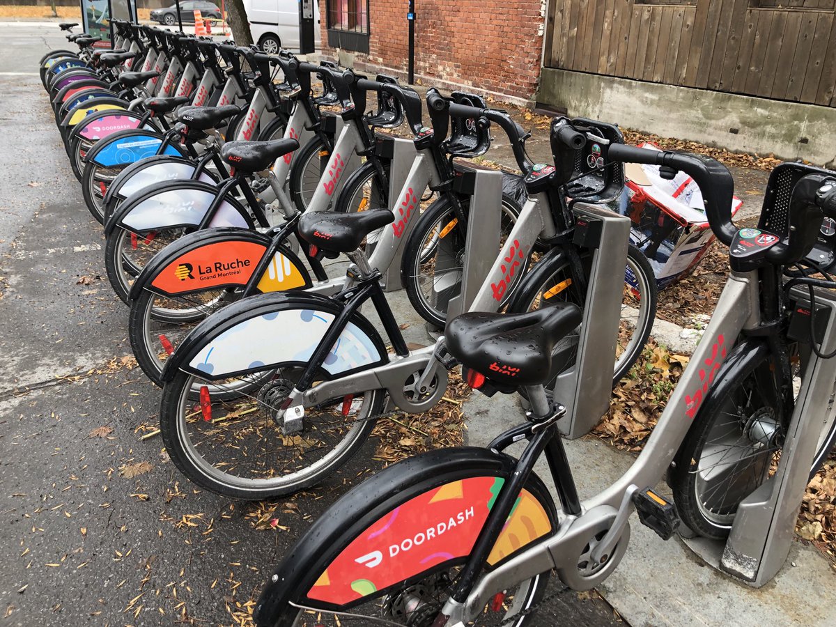 B_Chapdelaine's tweet photo. #Bixi: Augmentation de 74% des déplacements et de 326% des nouveaux utilisateurs en 2021 par rapport à 2020. De plus en plus de gens utilisent le vélo en libre-service pour leurs emplettes et non seulement pour le travail selon ⁦@BIXImontreal⁩ #polMtl https://t.co/Yt4tKyAe65