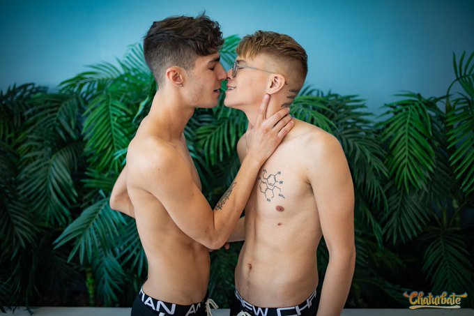 Catch you around 6PM MST today on ➡️https://t.co/3knI0kdfmk for a special show 😉😈🥰 https://t.co/Wal5