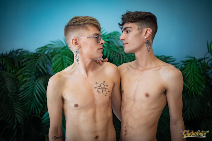 Catch you around 6PM MST today on ➡️https://t.co/3knI0kdfmk for a special show 😉😈🥰 https://t.co/Wal5