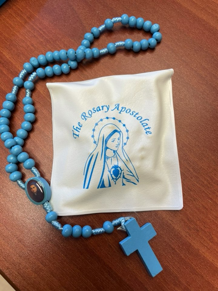 HOFAM_DPCDSB's tweet photo. Thank you @TheRosaryAposto for the rosaries. #Grateful #PrayOften https://t.co/gjg7lp0WVz