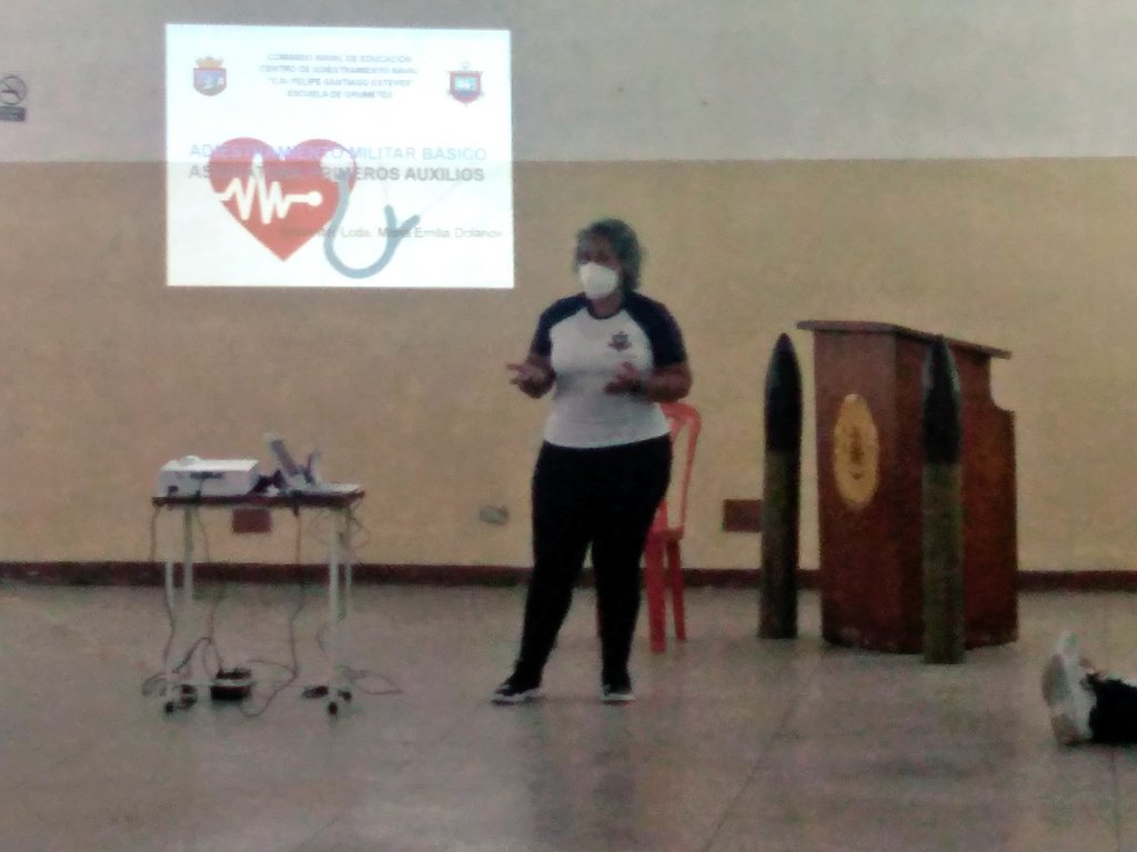 AB_Grumetes's tweet photo. 🗣️ Continuando con el ciclo de formación Militar Naval la @AB_Grumetes imparte a los #Grumetes B21 Taller sobre Primeros Auxilios #EGRSalvandoEstrellas @Alexjvb44 @ArmadaFANBVzla @PrensaFANB @AB_DINAED @Educacion_MPPD @AB__DSAN @marcosanms https://t.co/kS4ZQVeppF