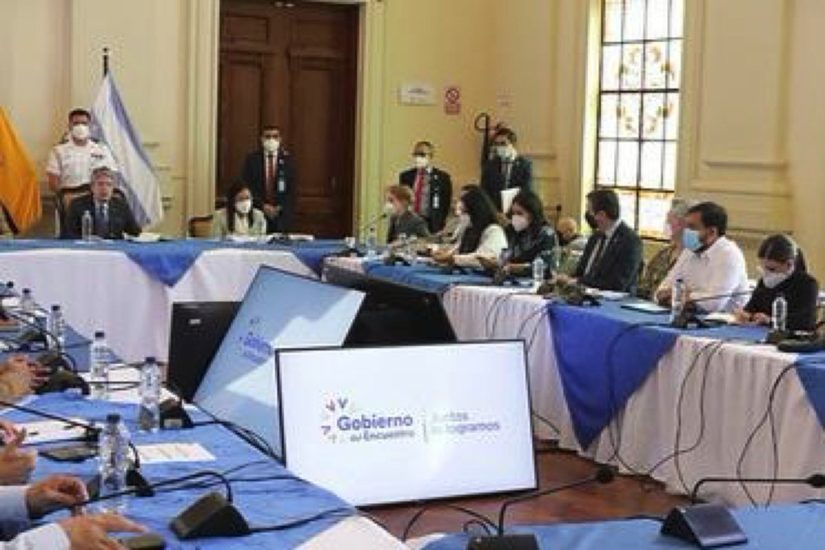 La presidenta del #CPCCS <a href="/SofiaAlmeidaEc/">Sofía Almeida Fuentes</a> participa en la convocatoria del Ejecutivo para apoyar en la solución de la crisis carcelaria en la que se encuentra el Ecuador.