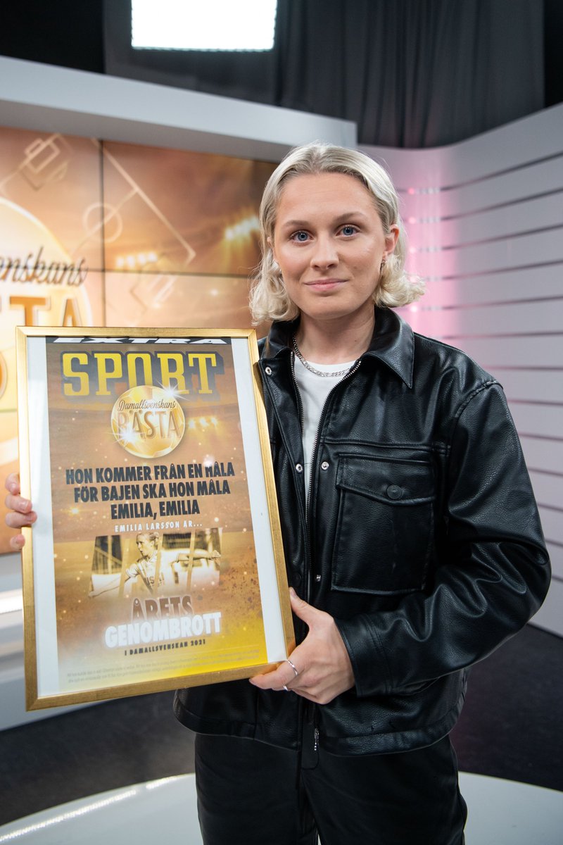 hammarbyfotboll's tweet photo. Årets genombrott i OBOS Damallsvenskan heter @Emilialarsson14! 👏

@_OBOSDamallsv | #Bajen https://t.co/94fwtg3sXQ