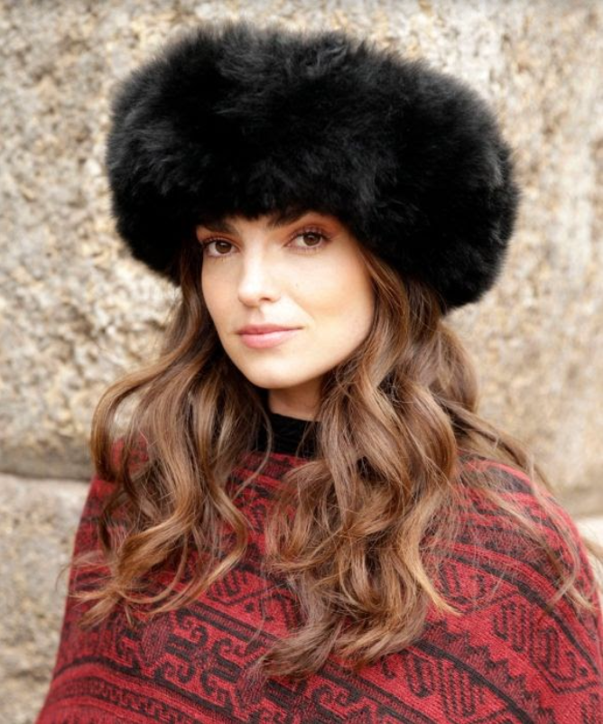 AlpacaByJaca's tweet photo. Stay cozy all winter long with our statement fur hats! The chilly season can't come soon enough! 😍 https://t.co/hrDeib9Oqh https://t.co/kZQ9TXrCqx