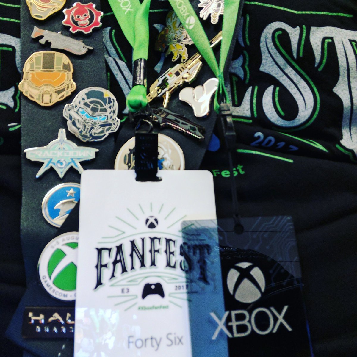 etpotts's tweet photo. 20 years of fun, friends and Halo. Can't wait to play Infinite MP later! Thanks @Xbox ! #Xbox20 #Xbox #HaloInfinite https://t.co/ZNu2gSfDWs