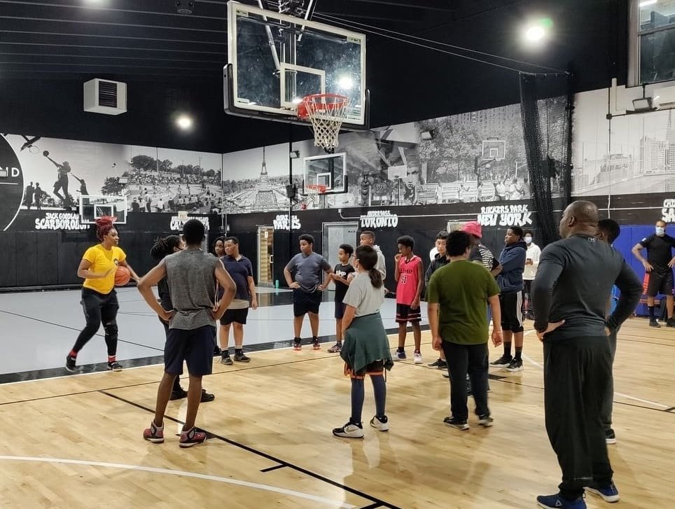 COPSandKIDSca's tweet photo. If you invest in kids, you can’t have anything else but a better tomorrow! 

Thanks for believing in ProAction's work. Amazing programs like this are possible because of you! 🙌 

Here are some highlights from The Bramalea Knights Afterschool Mentorship &amp; Basketball Program! https://t.co/Lh3QTqqbsP