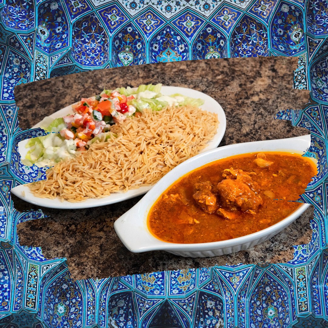 Happy Monday! It’s comfort food season! Try our “Chicken Qarma”, comes with naan, salad and rice. #silkroadkabobhouse #yyzfoodies #afghancuisine #halalfood #savoury #downtowntoronto #torontoeats #torontorestaurant #torontostrong #tasty #yyz #yummymondays #toronto