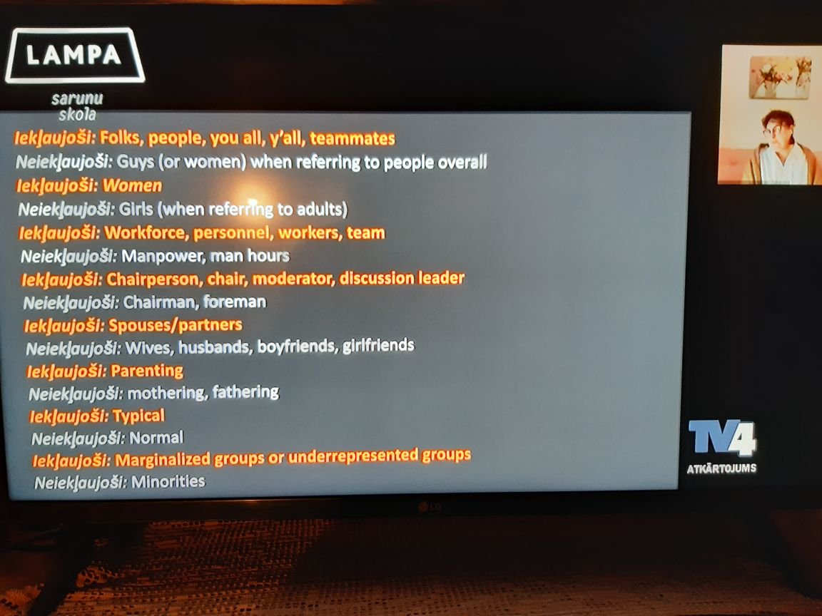 Kāpēc šis festivāls nodarbojas ar smadzeņu pūderēšanu? Kas tas vispār ir? Back to the USSR?