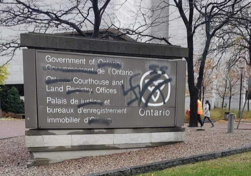 JoelDHardenNDP's tweet photo. Appalled and disgusted to see this anti-Semitic graffiti desecrating the Ottawa Courthouse. If you have any information about this vile act, contact the OPS’s Hate and Bias Crime Unit at 613-236-1222. Hate has no place in #OttawaCentre. https://t.co/2k68aK5Acd
