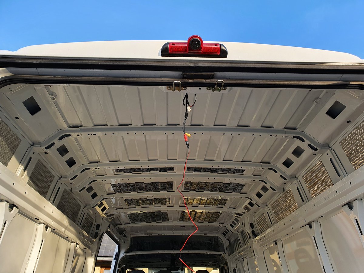 CBFoley's tweet photo. 16/
The cable that has been hanging down from the roof since Day 5 is a reversing camera.Wiring is on hold til we see where the roof vents & lights are going. You can also see the bare panels left where we will be cutting holes in the roof
#SelfBuildVan #SelfBuild #SelfBuildDiary https://t.co/RNxLpucrEP
