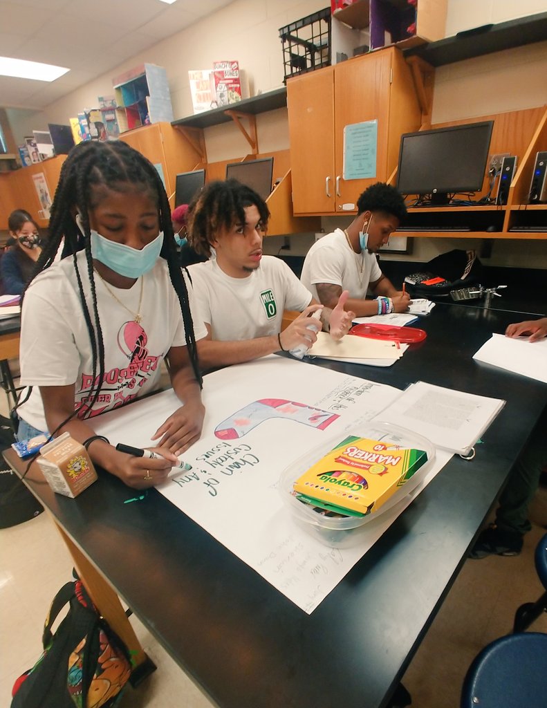 BarlowScience's tweet photo. Day 1 of OJ Simpson Evidence Examination Posters. Researching the integrity & security of the evidence before our mock trial. @WeAreTRHS #ForensicMockTrial #NEISD #ExpertWitness #MakeACase https://t.co/evZLOZ8IS4