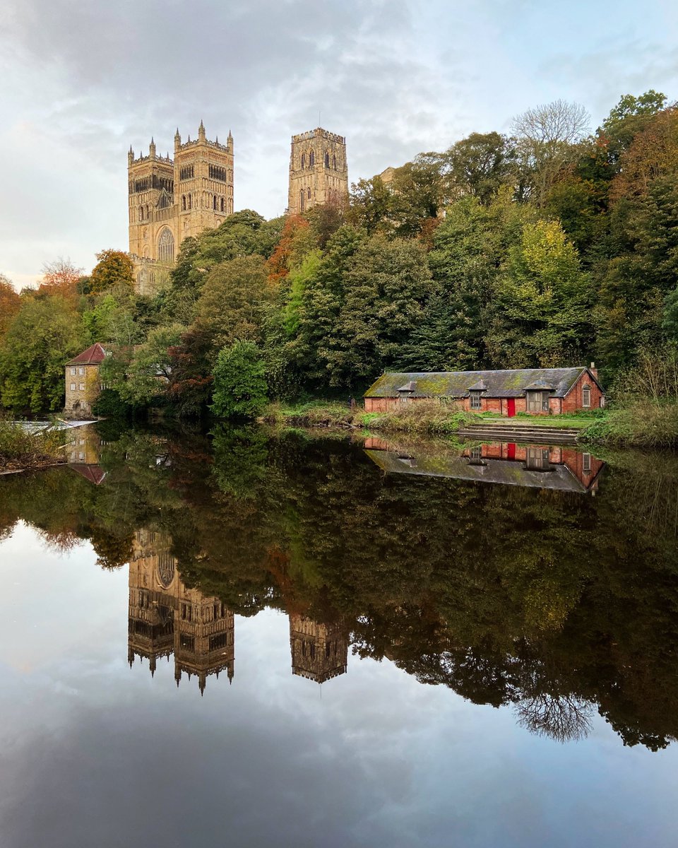 What we focus on outside is a reflection of what we feel inside ❤️ #DurhamCity <a href="/ThisisDurham/">This is Durham</a> <a href="/durhamcathedral/">Durham Cathedral</a> #Reflection