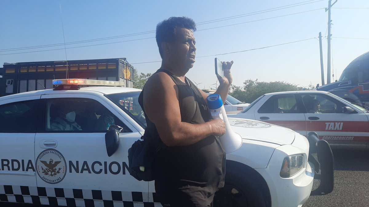 Pedrorasgado1's tweet photo. Acusa #INM a Irineo Mujica, líder de la #CaravanaMigrante de traficante de personas. https://t.co/cmtuRO8Tm7