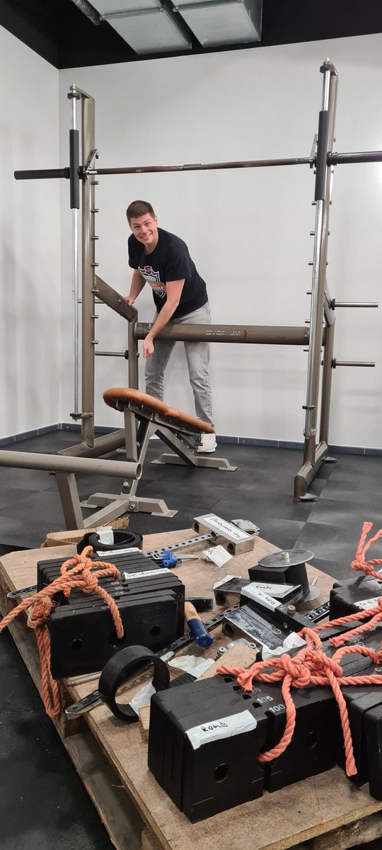 Will_Sonnenberg's tweet photo. Heute haben wir vom #TeamInklusion @lsb_hessen @MarcMercurio1 wieder #Fitnessgeräte für unsere #Sportschule zusammen gebaut, dank unserer #Haustechnik ist fast alles fertig @evilindner let's start #BGM https://t.co/jfVtIfbNxF