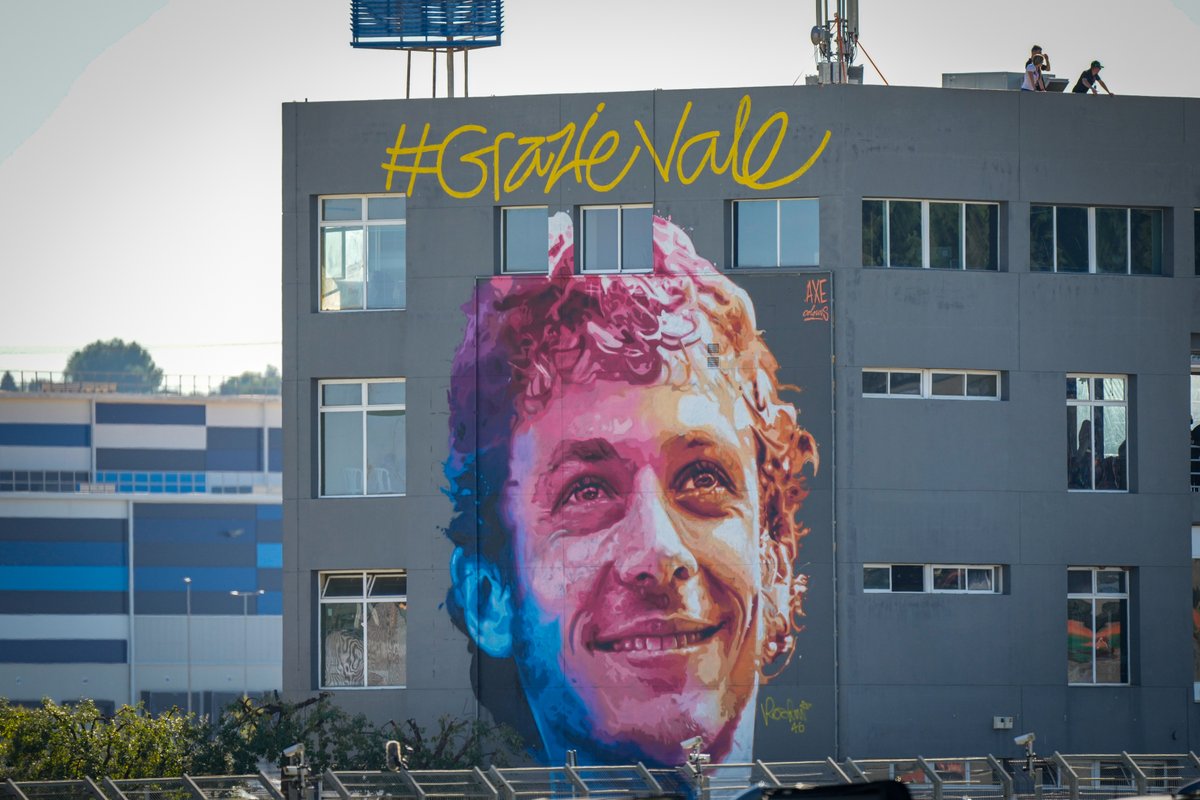 Rendidos ante ti. ¡Gracias es poco! ✨

Porque contigo nació un nuevo amor por el motociclismo. Porque eres el ídolo de toda una generación que creció viéndote ganar. Y porque te vas, pero tu legado será para siempre historia de MotoGP #GrazieVale 💛

📷 <a href="/MotoGP/">MotoGP™🏁</a>