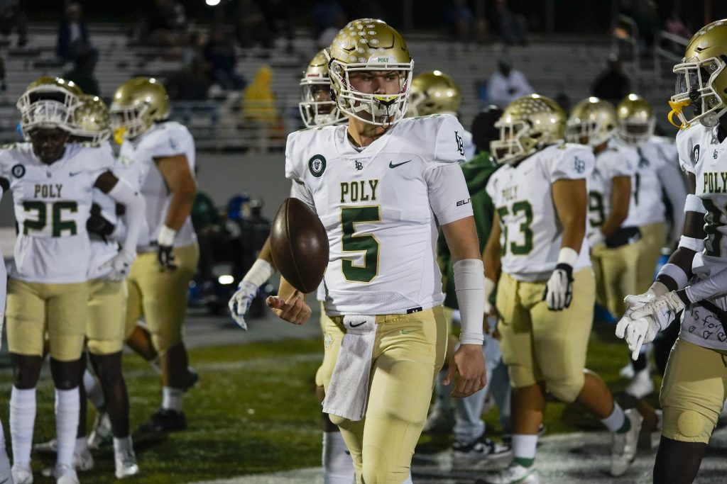 KuykendallShea's tweet photo. Updated Reel
2300+ yards, 72% Completion Rate, 30 TDS, 2 Int
200+ rushing, 3 Rushing TDs 
#AG2G #LetTheFilmSpeak #LoveThisTeamandCoaches 

@LBPoly_Football @Throw_2_Win @premiumsportsla 
@CoachSBarbee @CoachReneMedina 

https://t.co/aZh576yotY https://t.co/97f8WBsncn