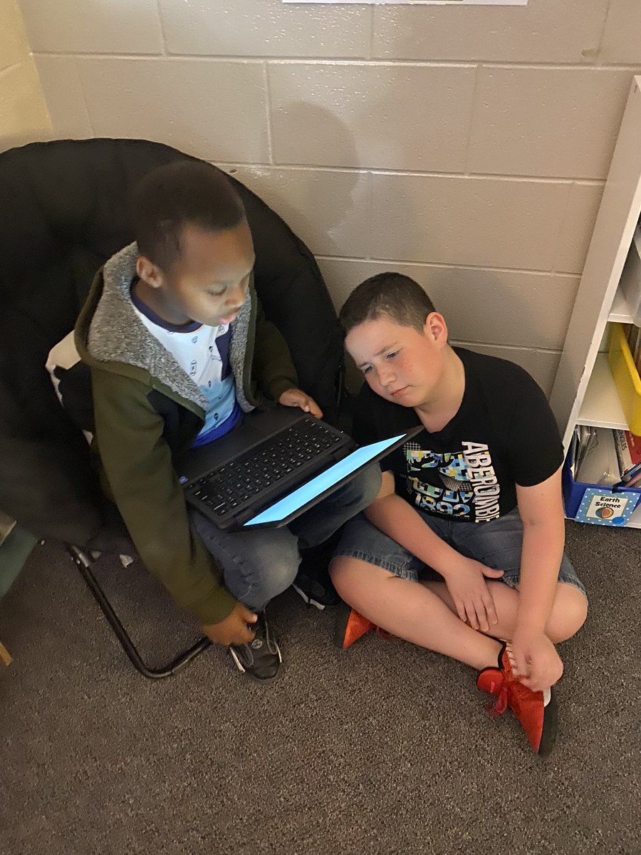 carlyk4th's tweet photo. Biography research presentation #mbeisfamily #mbebears2021 https://t.co/gPIDrbbLSN