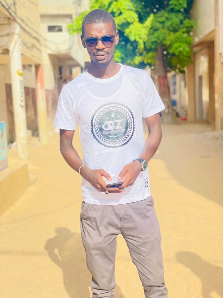 obz_sn's tweet photo. ‘’Dieu merci, je suis banlieusards !’’. Si je porte ce T-shirt aujourd’hui, ce n’est un hasard. #obz_notre_identité_notre_fierté             #ins: obzsn #Fcbk: obzsn https://t.co/XkwYmLJ9W7