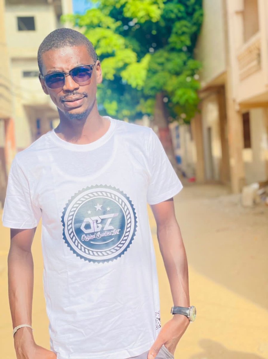 obz_sn's tweet photo. ‘’Dieu merci, je suis banlieusards !’’. Si je porte ce T-shirt aujourd’hui, ce n’est un hasard. #obz_notre_identité_notre_fierté             #ins: obzsn #Fcbk: obzsn https://t.co/XkwYmLJ9W7