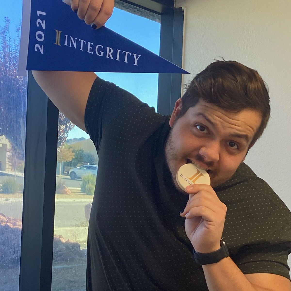 IntegrityMG's tweet image. FFL West Coast is enjoying our latest Game Time swag drop and we are too. Thank you for all the hard work and 4th Quarter gains! #IntegrityGameTime2021 #IntegrityFamily