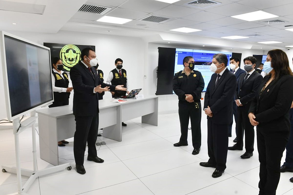 MininterPeru's tweet photo. El ministro del Interior, Avelino Guillén, participa de la presentación de equipos especiales para actividades de inteligencia de la Dirección de Inteligencia Nacional (#Dirin) de la @PoliciaPeru. https://t.co/ZEH86QFcP1