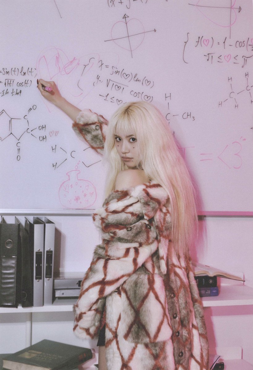 chaeypics's tweet photo. THIS CHAEYOUNG! https://t.co/HezN585jJD