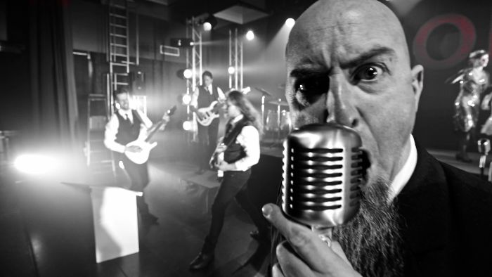 inhaletheheavy's tweet photo. HORNS Release New Video For "Scream Scream Scream"
https://t.co/asd9XP2qhy
#inhaletheavy #news #video #horns #simonfache #screamscreamscream #csquared #corrinewestbrook https://t.co/FuR1jORvar