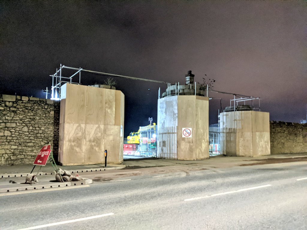 Work carries on during the night. 🏟️