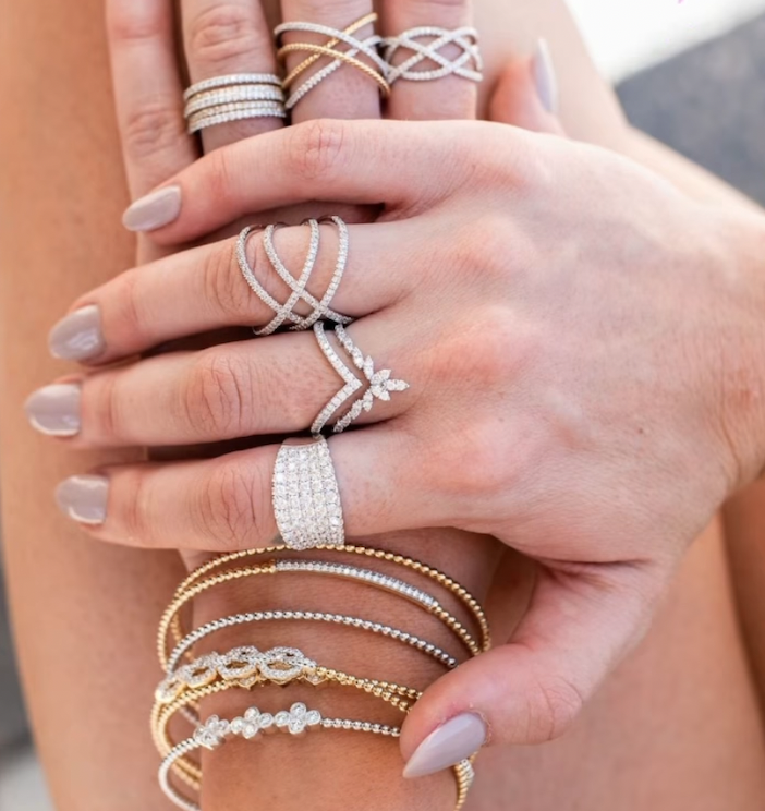 GabrielCoNY's tweet photo. Layers upon layers of Gabriel & Co. rings and bangles, from our friends @WJEnglewood
#stackables #rings #fashionrings #bangles #bracelets #armstack #goldbracelets #diamondbracelets #diamonds #diamondjewelry
https://t.co/nGn3xxBzVR https://t.co/0zxhm4t79I