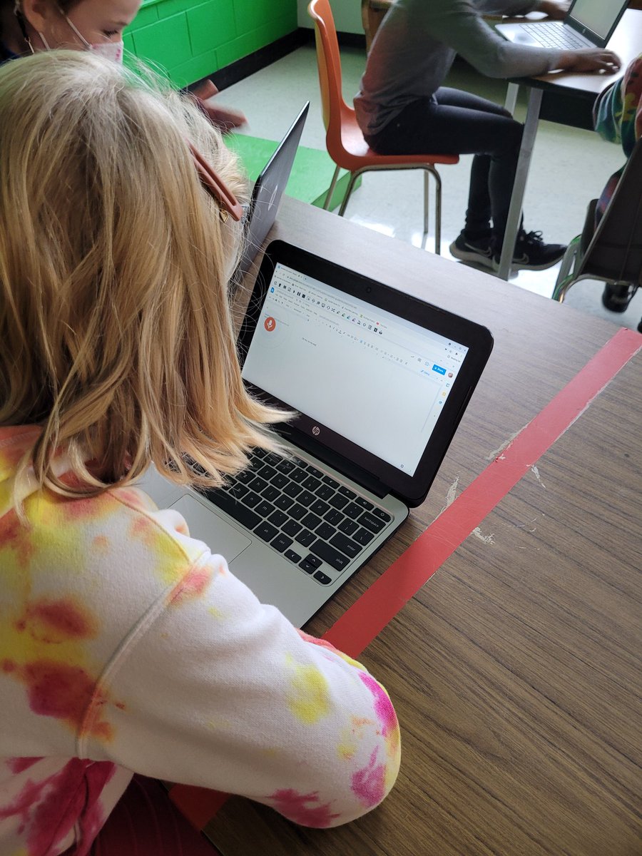 sarah_lenehan's tweet image. Thank you SO much @FrankFerraiuolo for helping the 3/4 students out with Google Read &amp;amp; Write today! We hope you can come visit again soon! @tpstvdsb @marshatkelly  #GoodForAllTech