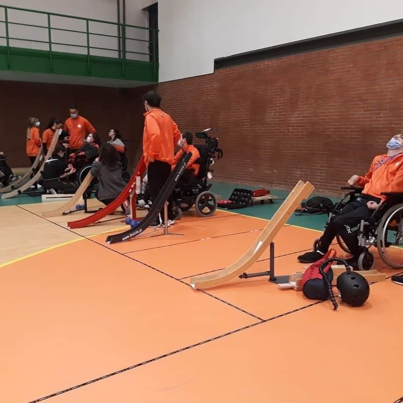 Javi_R13's tweet photo. 🔝 I Torneo Boccia y Slalom en Silla de Ruedas 👩🏽‍🦽🧑‍🦼

Inauguramos dos nuevos deportes en #Parla adaptados para deportistas con diversidad funcional👏👏👏

🙏 Gracias al trabajo de @fmdpc

Seguimos apostando por una ciudad inclusiva para todas y todos 💜

#ParlaCiudadDelDeporte https://t.co/i0uQLxlLOl