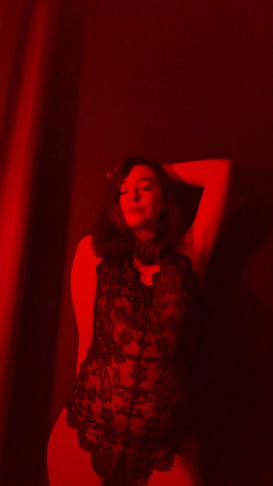 &bull;19&bull; 💛 &bull;milf&bull; 🧁 &bull;selling content&bull; 💋 &bull;only fans 30% creator&bull; https://t.co/xBNYwS2D96