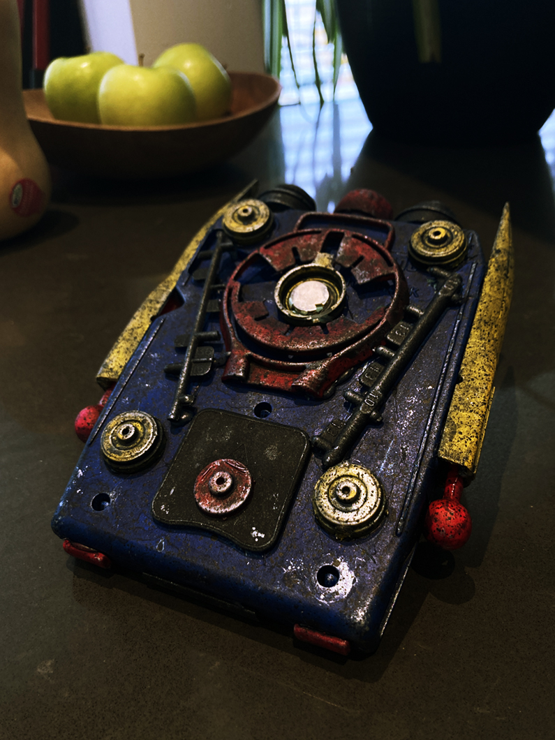 DuanesWorldArt's tweet photo. GM my little greebles!

WIP close-ups of the "Space Warper" Speeder. It's the 3rd speeder in the collection.

Speeders are scratch-built from vintage 70s 8-track tapes. 🖌️🎨🚀 https://t.co/dgtZG3y1IM