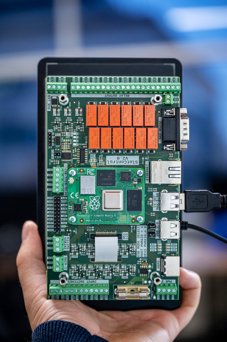 AljazTitoric's tweet photo. 7” RPi DSI Display requires the correct driver to work with RPi CM4 - vc4-fkms-v3d-pi4. It took me hours to figure this out…😤 #raspberrypi #cm4 https://t.co/hjQa38cr0y