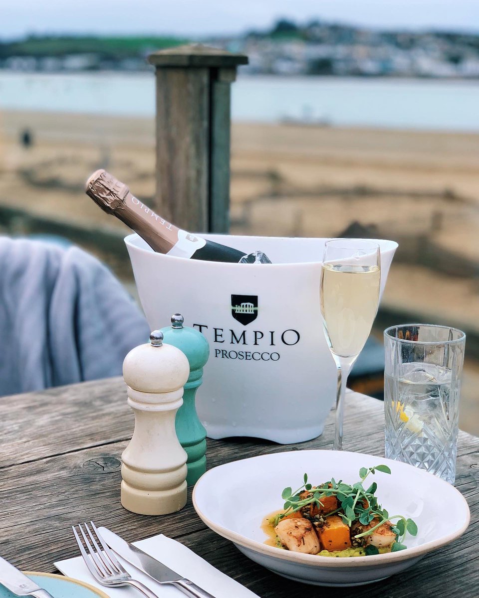 boathouseinstow's tweet photo. Fresh Devon scallops with avocado, pumpkin and salsa macha, accompanied by a glass of Tempio Prosecco, and a snuggly blanket on the side.
The perfect trio ππΎβοΈ
#seafoodlover #healthyfood #seafood #foodie #scallops #yummy #foodstagram #scallopsfordinner #tempio #prosecco https://t.co/VEtXCLczs6