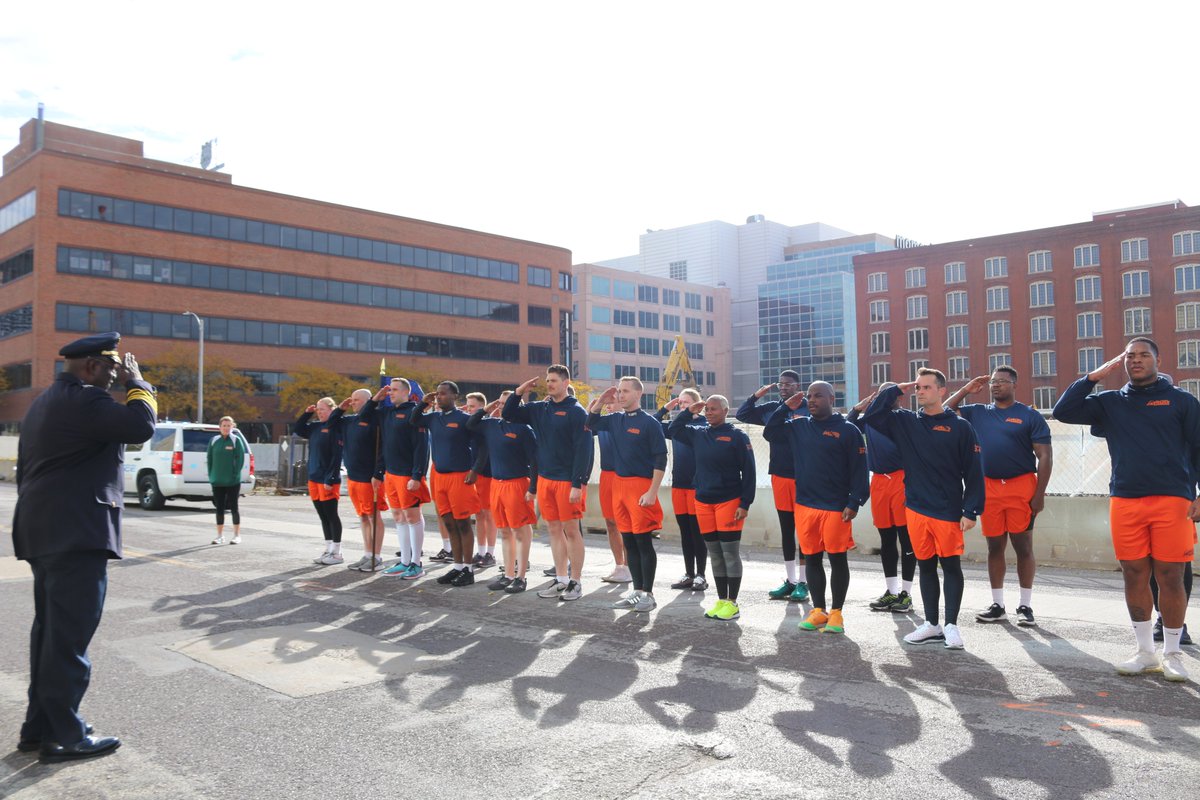 SLMPD's tweet photo. This morning, #SLMPD Recruit Class 2021-02 completed their Arch Run to the @GatewayArchSTL &amp; Police HQs, marking the end of their Physical Training program. Please congratulate them as they are one step closer to graduation! Special thanks to our Academy Instructors! #SLMPDStrong https://t.co/Y7MLfJZtvM