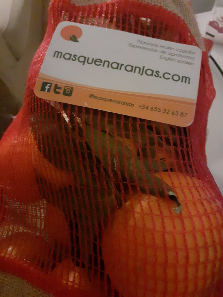 monrosi's tweet photo. Por cierto, de Valencia me traje, entre otras cosas, una bolsa de las mejores naranjas y mandarinas de España. Llamad al gran @ismaelncfarmer de https://t.co/ihvHroeVKL y os la manda a casa viváis donde viváis. Espectaculares, en serio. https://t.co/pY1x4wHqRf