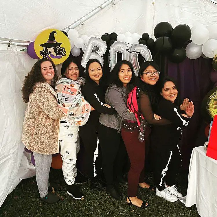 Omicron_LPC's tweet image. We hope everyone continues to have a wonderful Monday as we approach the week long break! 🍂🍁🍂
.
Here we feature Hermanas that attend a Halloween-themed party a while back for H. Cillana&apos;s birthday

#LambdaPiChi #LPC1988 #mariposamonday #family #halloween