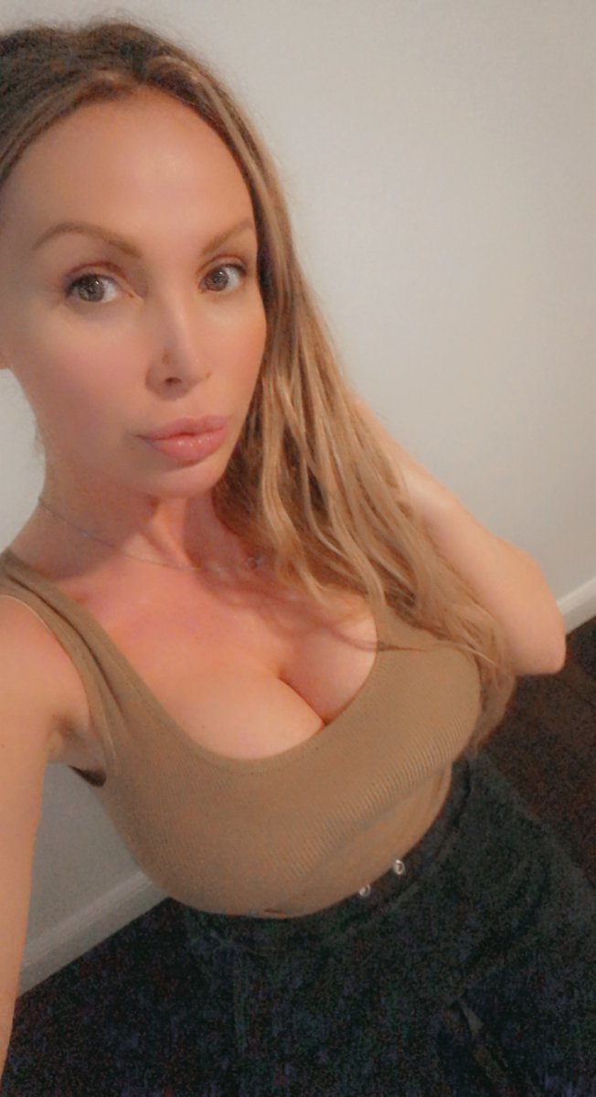 nikkibenz's tweet photo. On my peloton https://t.co/5L9dNw7vyN